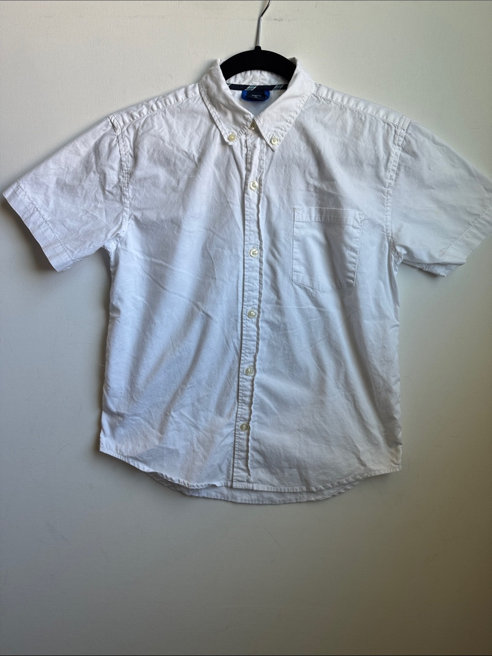 GAP White Short Sleeve Button-Down Shirt with Chest Pocket